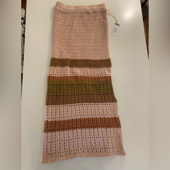 Women’s knit skirt & crop sweater set. Skirt xs top s, light pink - Picture 3 of 5